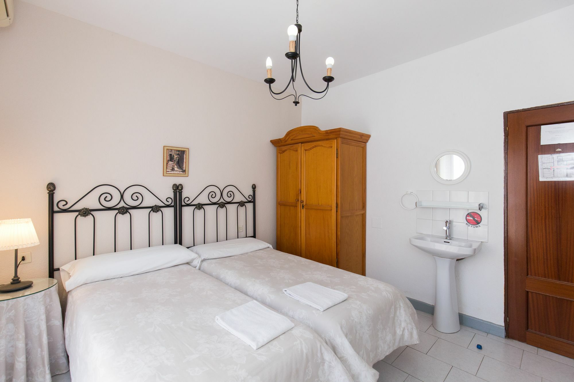 Pension Mesones Granada Luaran gambar